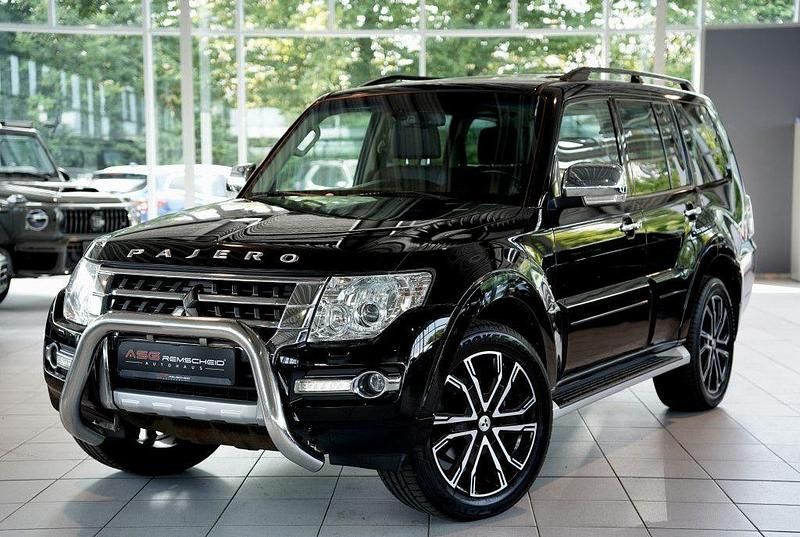 Schwarz Gebraucht 2018 Mitsubishi Pajero Edition SUV | 28.900 € (Fairer Preis) - Bild 1/4