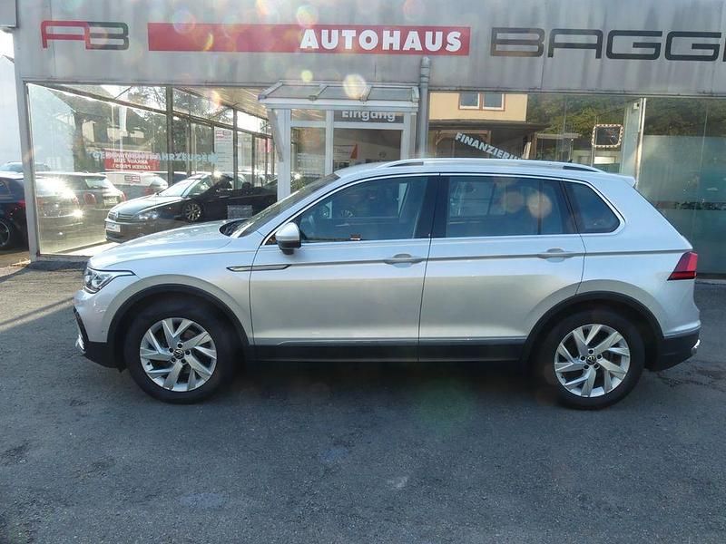 Reflexsilber metallic Gebraucht 2021 VW Tiguan Elegance SUV | 26.490 € (Fairer Preis) - Bild 1/4