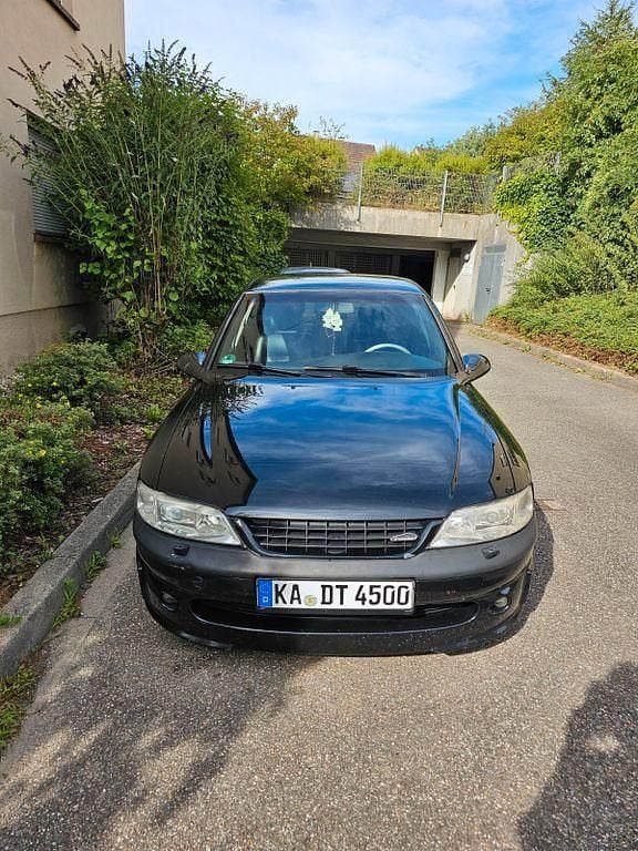 Schwarz Gebraucht 1998 Opel Vectra Limousine | 3.000 € (Guter Preis) - Bild 1/4