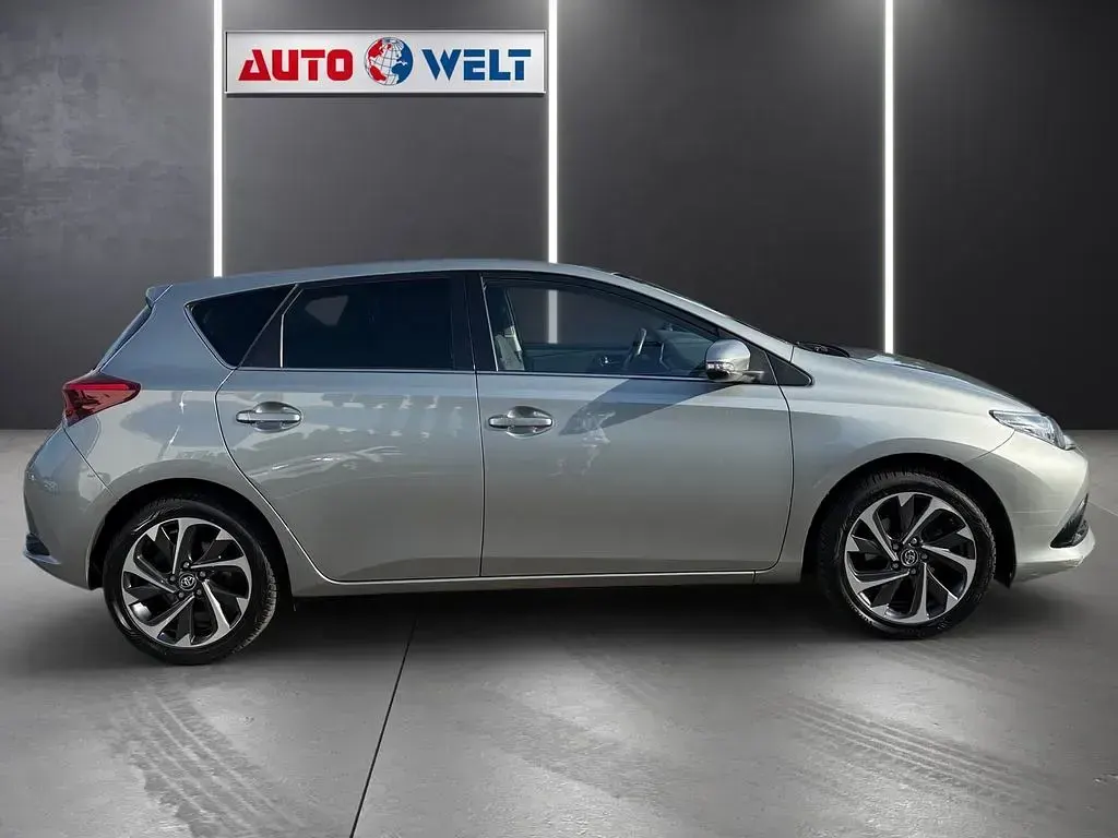Gebraucht Toyota Auris 116 PS (85 kW) 2016 Grau SUV