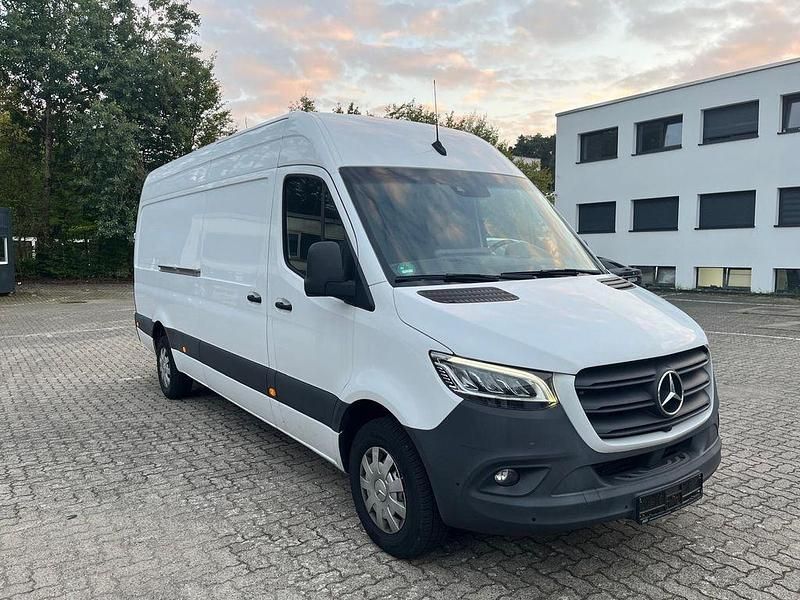 Weiß Gebraucht 2021 Mercedes Sprinter Van | 49.900 € (Guter Preis) - Bild 1/4