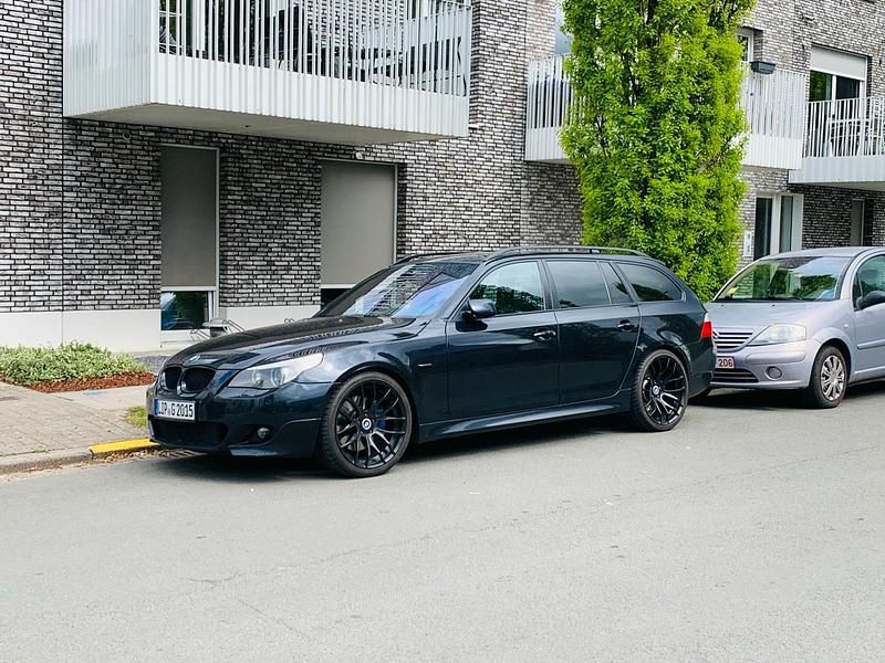Schwarz Gebraucht 2005 BMW 535 M Sport Kombi | 13.900 € - Bild 1/4