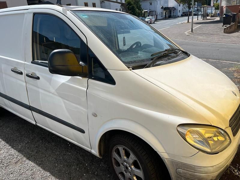 Weiß Gebraucht 2007 Mercedes Vito Van / Kleinbus | 3.100 € - Bild 1/4