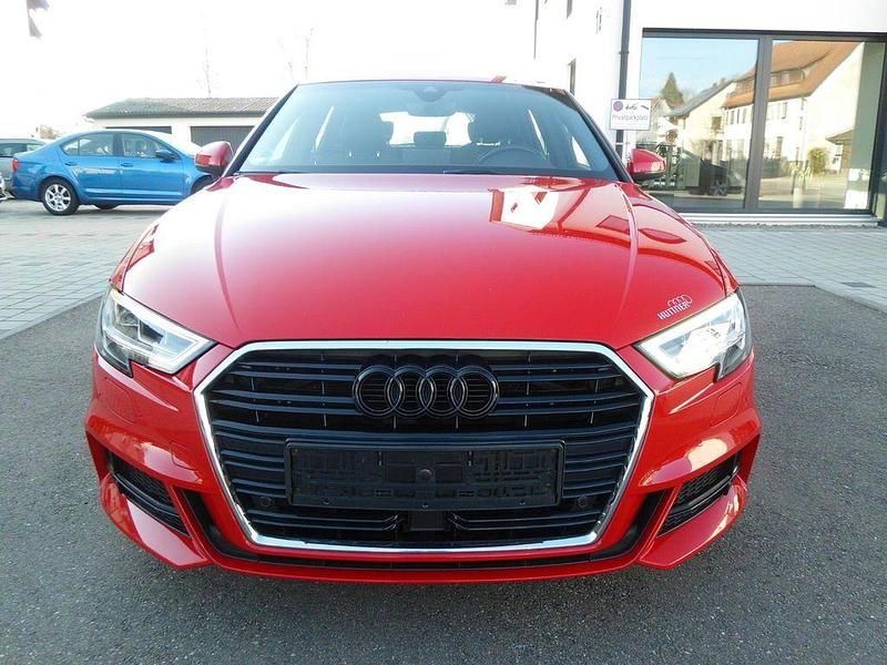 Gebraucht Audi A3 Sport 116 PS (85 kW) 2017 Rot Limousine