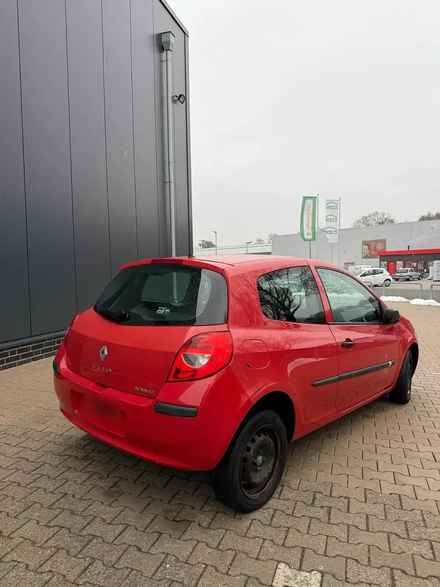 Używany Renault Clio II 2006 Czerwony Hatchback