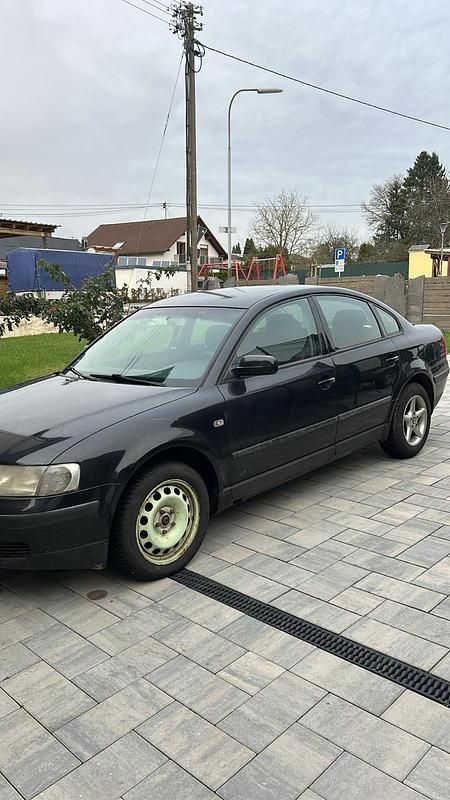 Second-hand VW Passat 101 CP (74 kW) 2000 Negru Berlinǎ