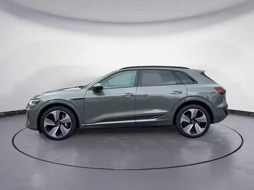 Gebraucht Audi Q8 e-tron Advanced 300 kW (408 PS) 2024 Grau SUV