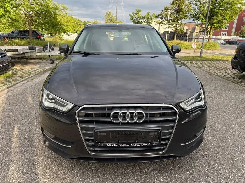 Gebraucht Audi A3 Attraction 105 PS (77 kW) 2014 Braun Limousine