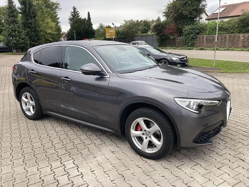 Gebraucht Alfa Romeo Stelvio Sprint 201 PS (147 kW) 2017 Schwarz SUV