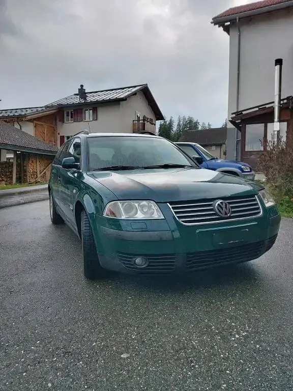 Käytetty VW Passat Basis 131 HP (96 kW) 2001 Vihreä Farmari