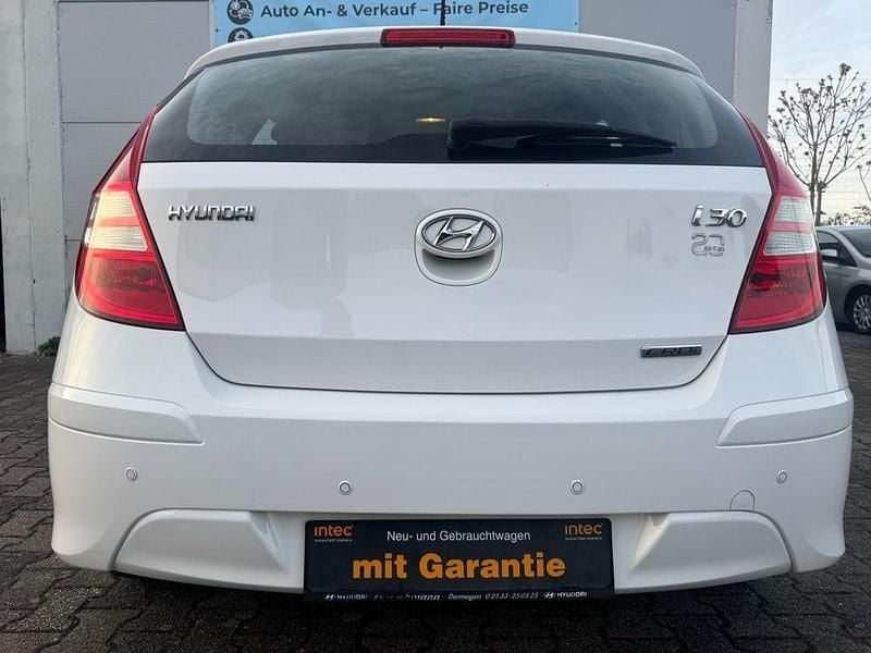 Gebraucht Hyundai i30 Classic 90 PS (66 kW) 2012 Weiß Limousine