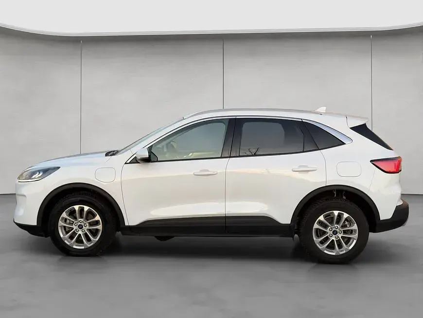 Używany Ford Kuga Titanium 224 KM (164 kW) 2022 Biały SUV
