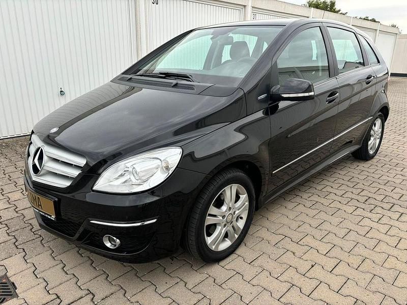 Schwarz Gebraucht 2011 Mercedes B180 Van / Kleinbus | 7.999 € (Etwas zu teuer) - Bild 1/4