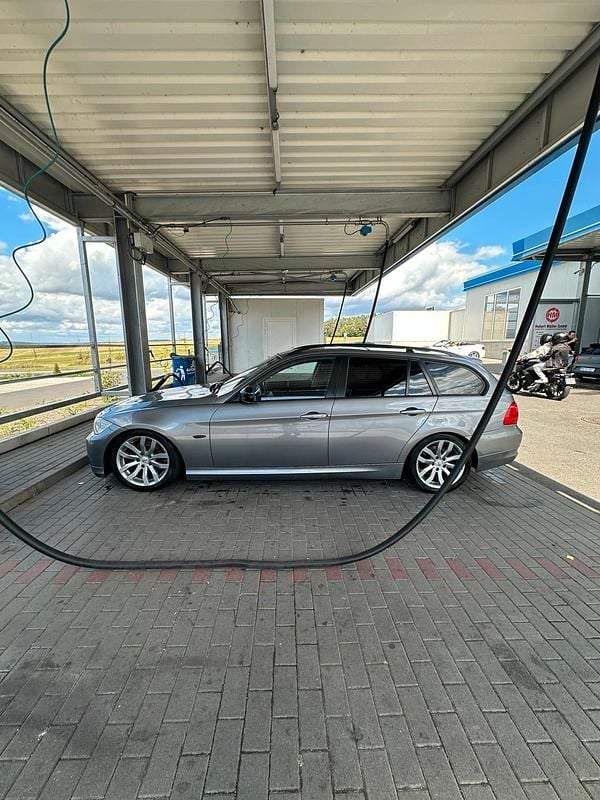 Gebraucht BMW 318 143 PS (105 kW) 2011 Silber Kombi