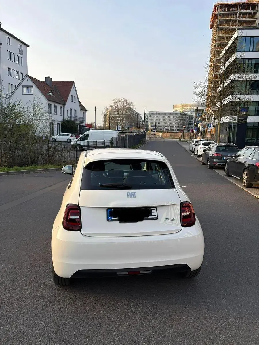 Gebraucht Fiat 500e 69 kW (95 PS) 2023 Weiß Limousine