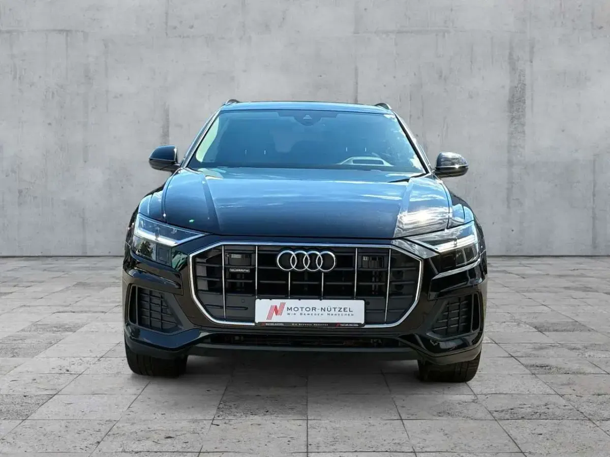 Gebraucht Audi Q8 Ambiente 286 PS (210 kW) 2023 Mythosschwarz metallic SUV