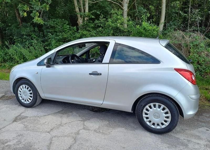 Gebraucht Opel Corsa 60 PS (44 kW) 2009 Silber Kleinwagen