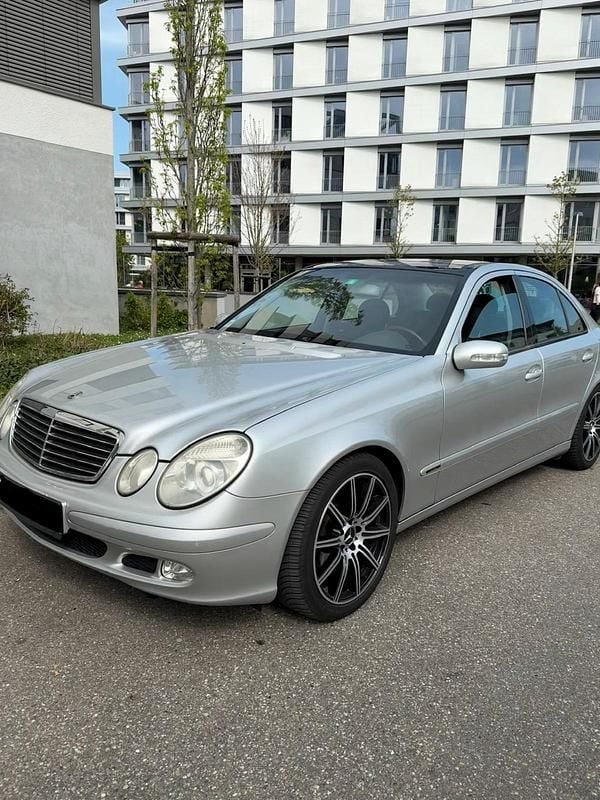 Usata Mercedes E240 2002 Grigio Utilitaria