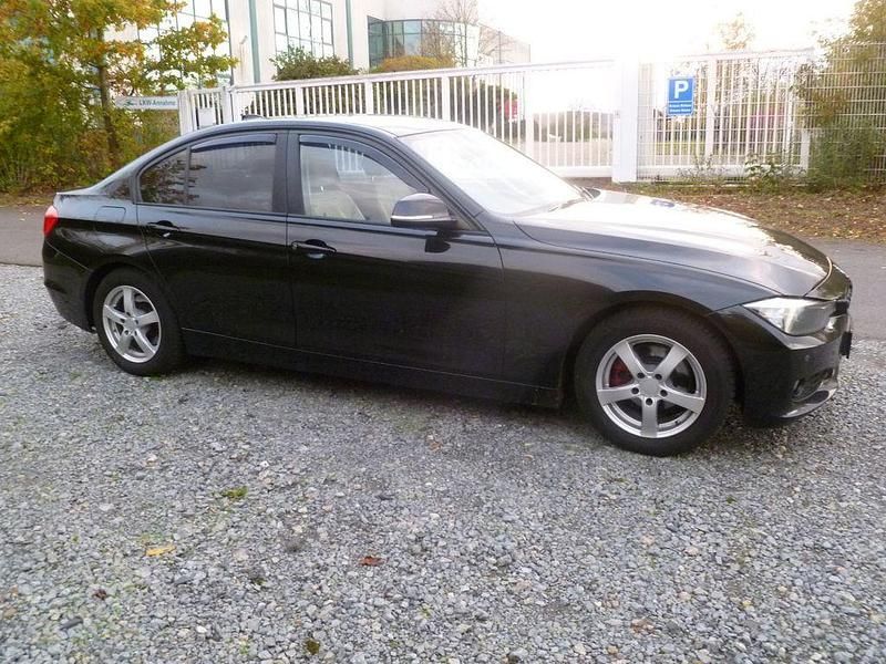 Gebraucht BMW 320 Efficient Dynamics 163 PS (119 kW) 2014 Schwarz Limousine