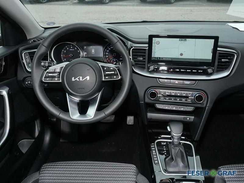 Usado Kia Ceed Style 140 CV (102 kW) 2025 Plateado Utilitario