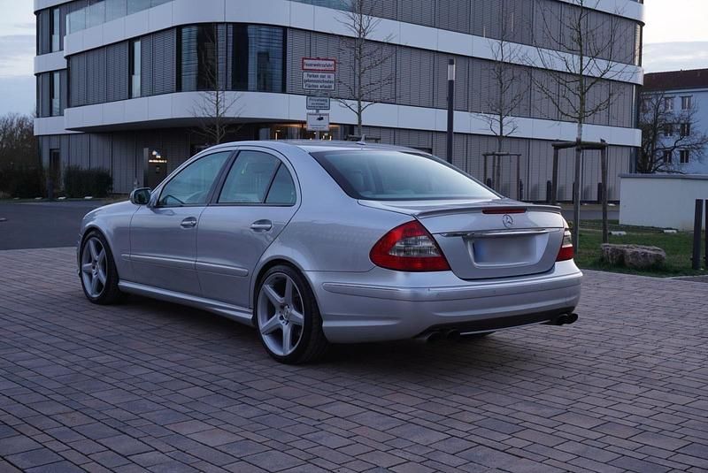 Gebraucht Mercedes E500 AMG 387 PS (284 kW) 2007 Silber Limousine