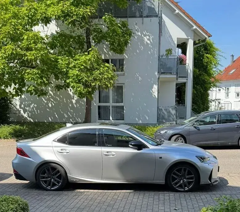 Gebraucht Lexus IS300 Sport Line 223 PS (164 kW) 2019 Silber Limousine