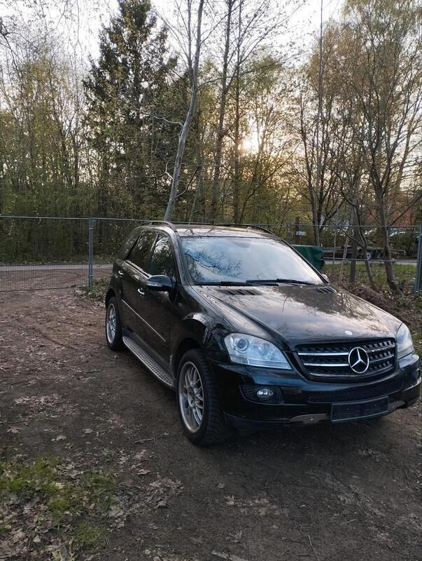 Braun Gebraucht 2006 Mercedes ML350 SUV | 6.490 € (Fairer Preis) - Bild 1/4