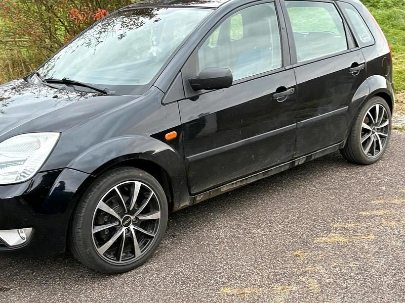 Gebraucht Ford Fiesta 80 PS (58 kW) 2002 Schwarz Kleinwagen