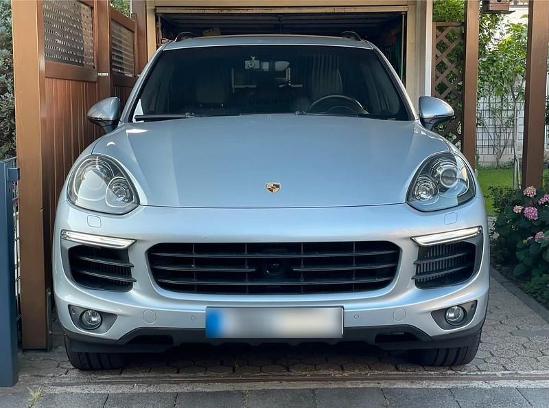 Second-hand Porsche Cayenne 262 CP (192 kW) 2015 Argintiu SUV