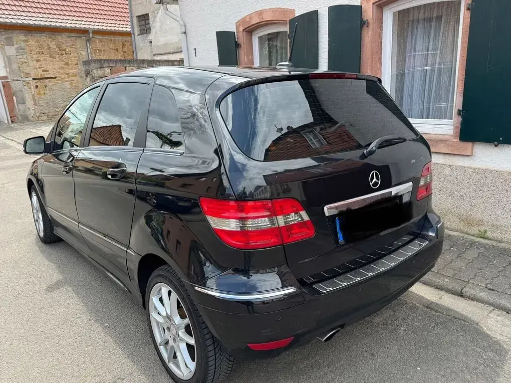 Gebraucht Mercedes B180 109 PS (80 kW) 2010 Schwarz Van / Kleinbus