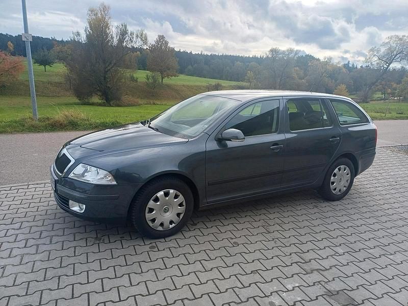Grau Gebraucht 2008 Skoda Octavia Kombi | 5.250 € (Teuer) - Bild 1/4