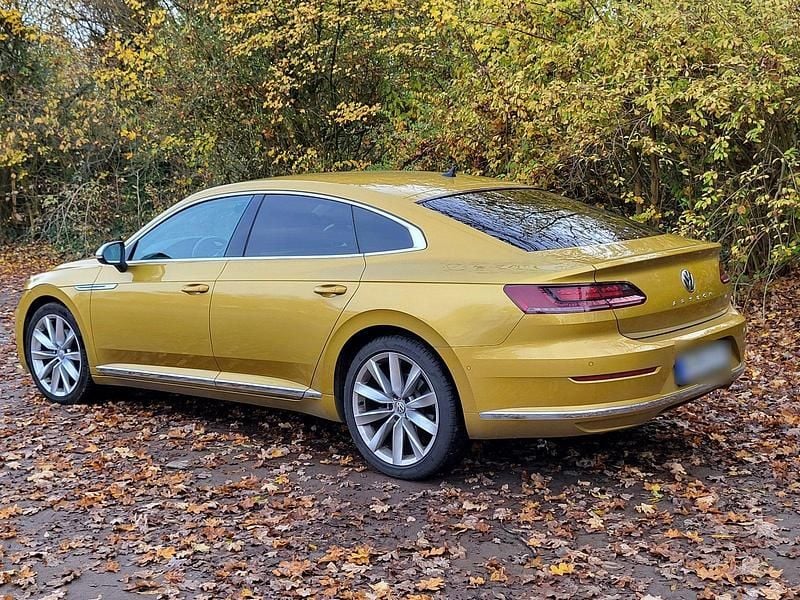 Gebraucht VW Arteon Elegance 150 PS (110 kW) 2017 Gelb Kleinwagen