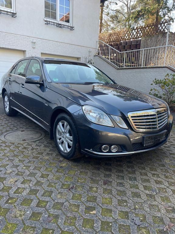 Gebraucht Mercedes E200 Elegance 184 PS (135 kW) 2010 Grau Limousine