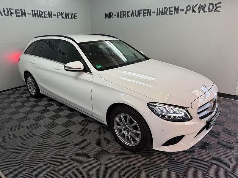 Gebraucht Mercedes C180 156 PS (114 kW) 2019 Polarweiss  unilack Kombi