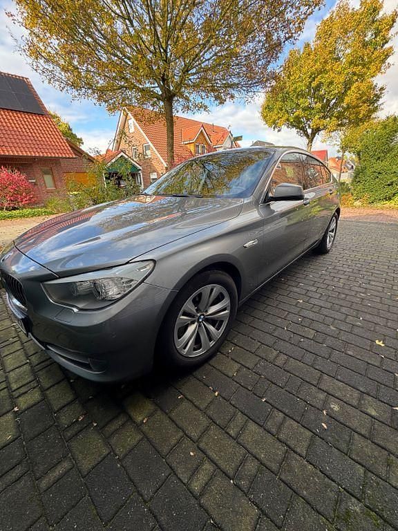 Grau Gebraucht 2010 BMW 530 Gran Turismo Limousine | 12.700 € (Fairer Preis) - Bild 1/4