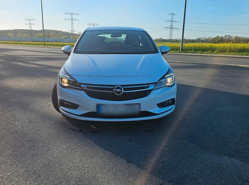 Gebraucht Opel Astra Dynamic 110 PS (80 kW) 2018 Weiß Limousine