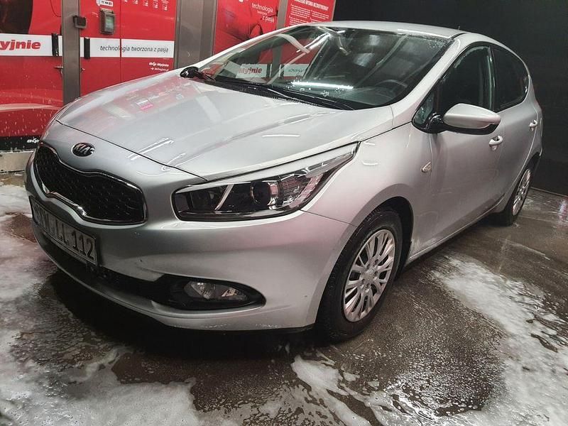 Silber Gebraucht 2013 Kia Ceed Vision Limousine | 4.500 € (Guter Preis) - Bild 1/4