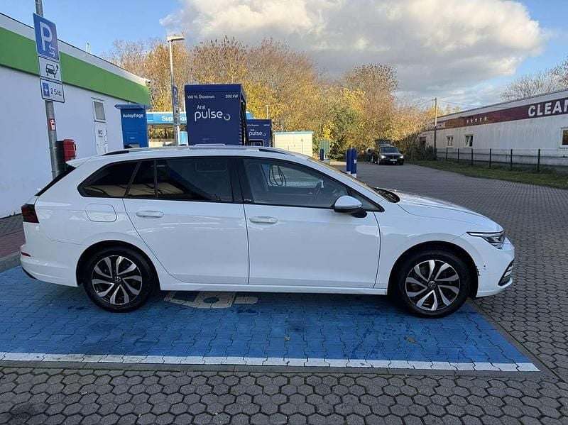 Gebraucht VW Golf VIII Active 116 PS (85 kW) 2022 Weiß Kombi