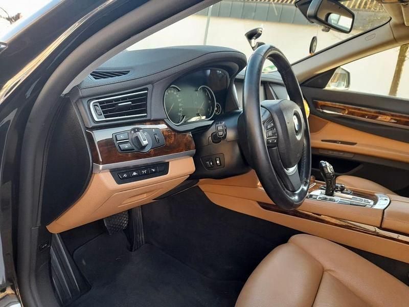 Second-hand BMW 730 258 CP (189 kW) 2013 Negru Berlinǎ