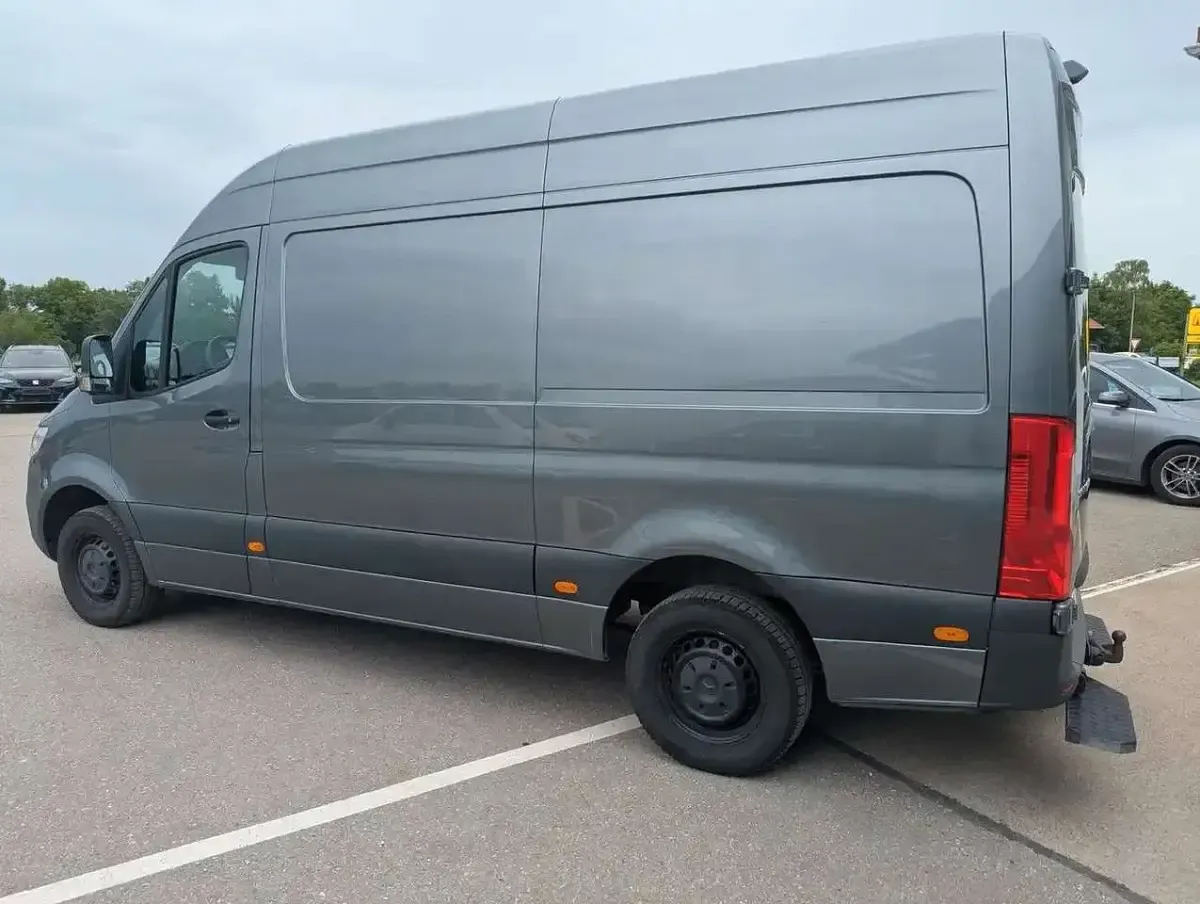 Gebraucht Mercedes Sprinter 163 PS (119 kW) 2020 Selenitgrau Van