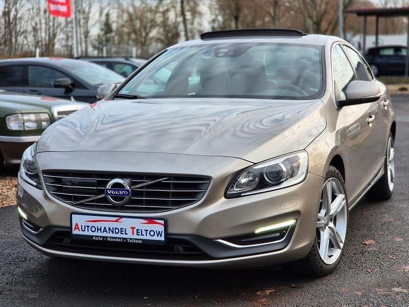 Gebraucht Volvo S60 Summum 190 PS (139 kW) 2015 Beige Limousine