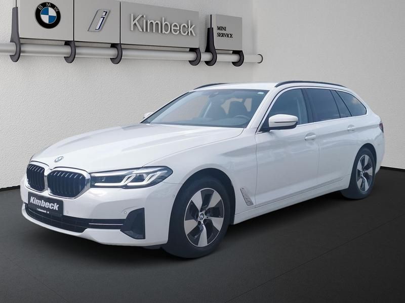 Alpinweiß uni Gebraucht 2022 BMW 520 Efficient Dynamics Kombi | 33.990 € (Guter Preis) - Bild 1/4