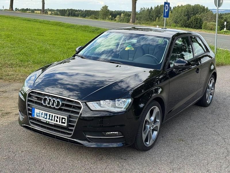 Schwarz Gebraucht 2016 Audi A3 Ambition Limousine | 13.990 € (Superpreis) - Bild 1/4