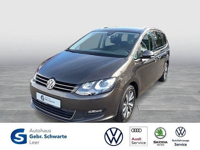 Braun Gebraucht 2022 VW Sharan Comfortline Van / Kleinbus | 30.980 € (Fairer Preis) - Bild 1/4