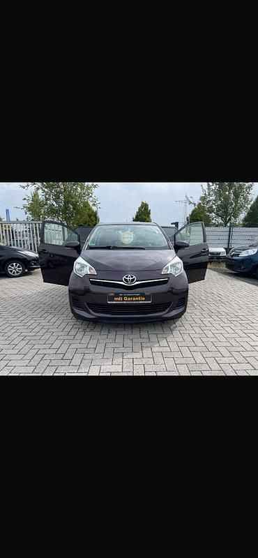 Andere farben Gebraucht 2014 Toyota Verso-S Van / Kleinbus | 7.599 € (Fairer Preis) - Bild 1/4