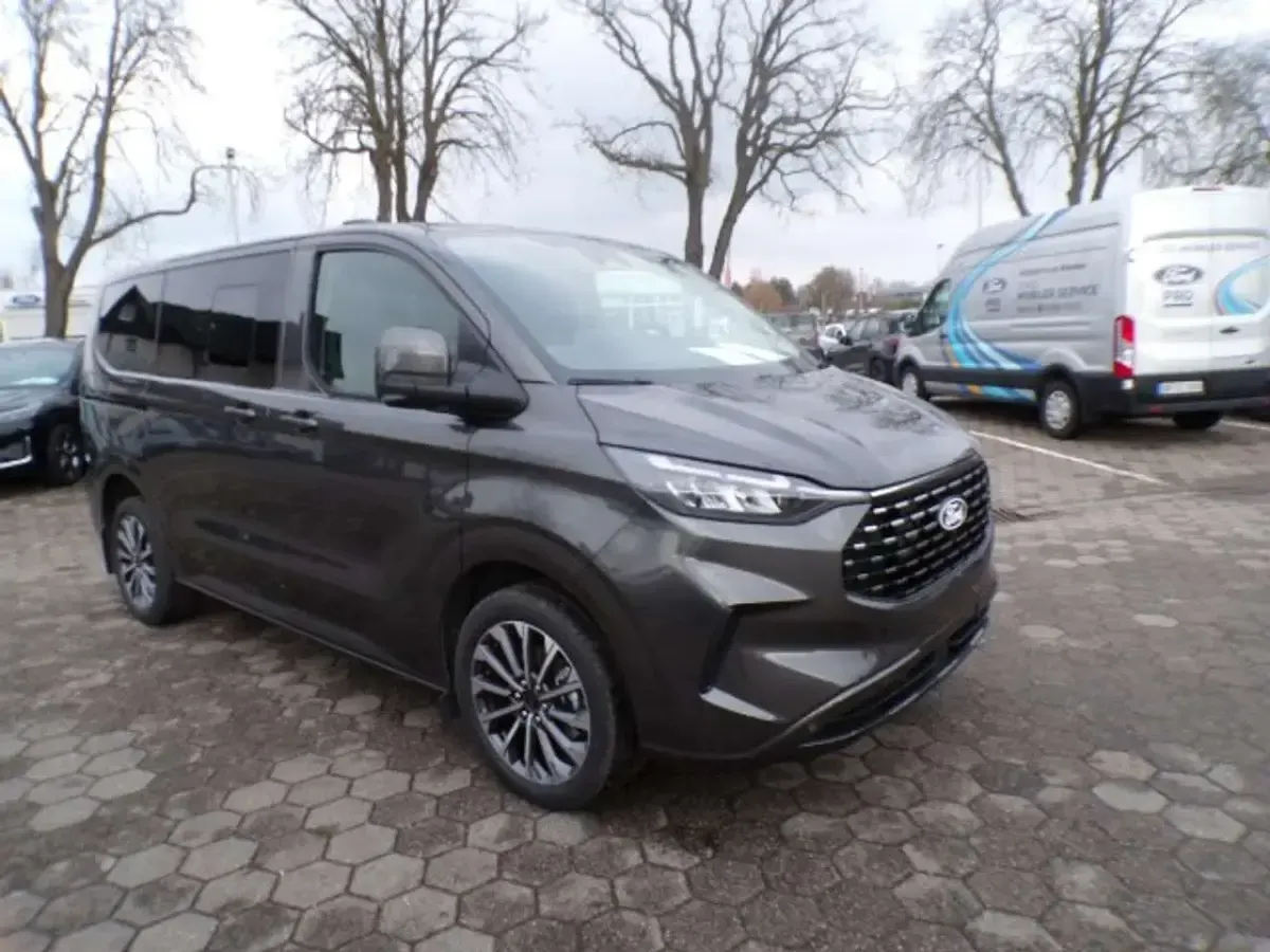Neu Ford Tourneo Titanium X 170 PS (125 kW) 2026 Schwarz Van / Kleinbus