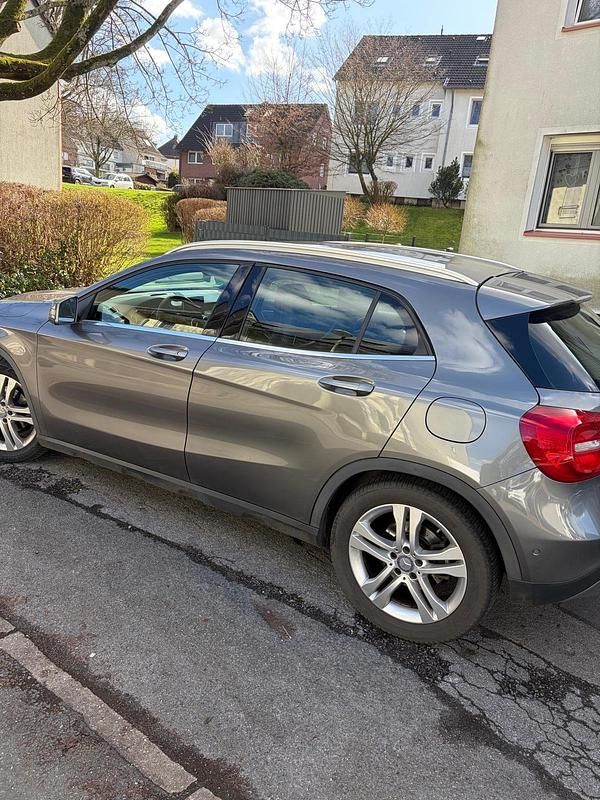 Gebraucht Mercedes GLA220 170 PS (125 kW) 2014 Grau SUV