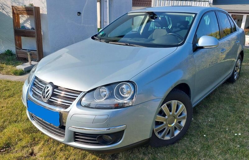 Blau Gebraucht 2009 VW Jetta United Limousine | 5.899 € (Fairer Preis) - Bild 1/4