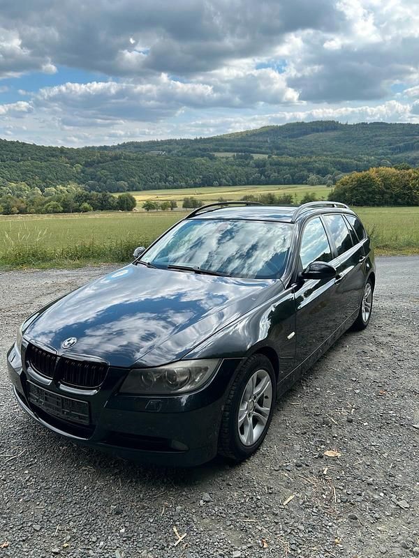 Schwarz Gebraucht 2008 BMW 320 Kombi | 3.999 € (Guter Preis) - Bild 1/4