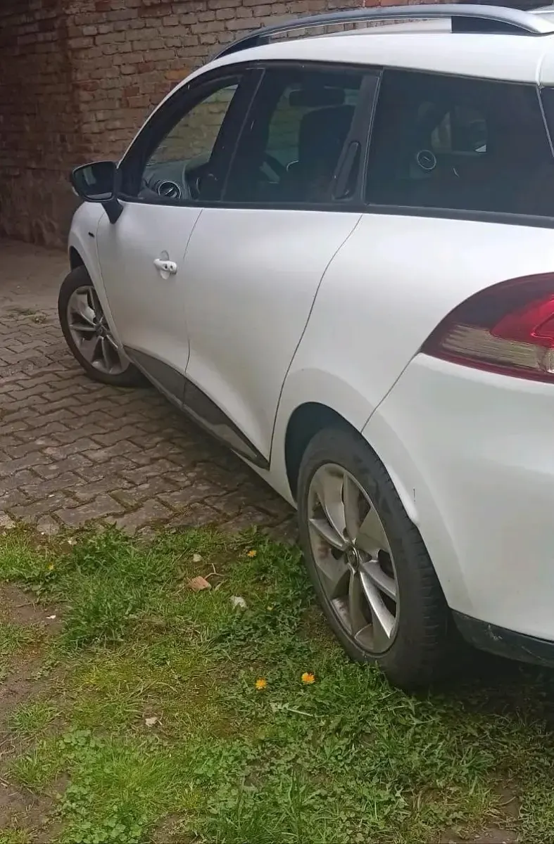 Gebraucht Renault Clio Expression 90 PS (66 kW) 2015 Weiß Kombi
